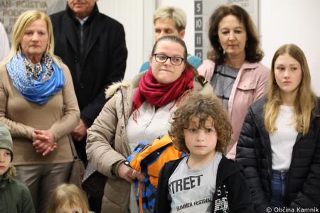 V prostorih občinske stavbe na ogled razstava literarnih in likovnih del na temo Častni občan Kamnika (29)